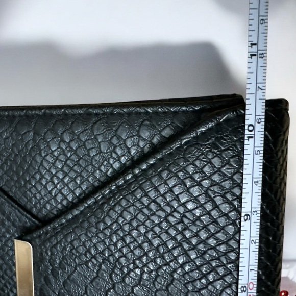 Guess Black Textured Clutch Bag – Missing Long Chain, Stylish Snake Skin Pattern - Picture 6 of 6